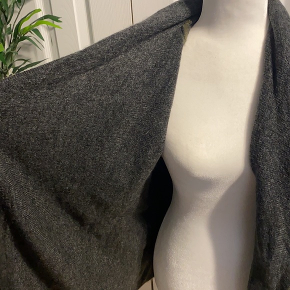 A&F super cozy cardigan - size xs (lots of stretch - could fit s/m) - Picture 3 of 6